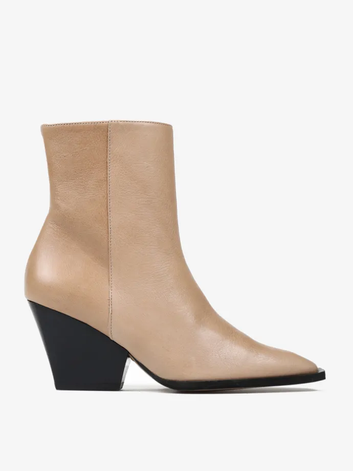 BEŻOWE KOWBOJKI NA ŚREDNIM HEGO'S MILANO