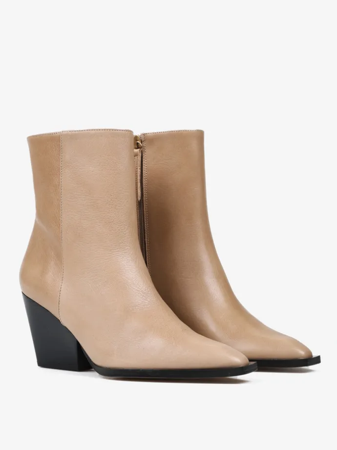 BEŻOWE KOWBOJKI NA ŚREDNIM HEGO'S MILANO