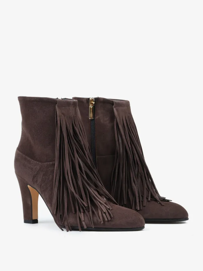 BOTKI NA OBCASIE HEGO'S MILANO