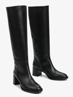 CZARNE KOZAKI NA NISKIM OBCASIE HEGO'S MILANO