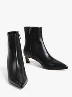 MINIMALISTYCZNE BOTKI NA OBCASIE HEGO'S MILANO