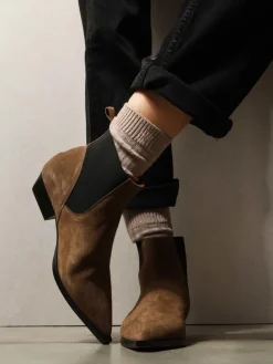 ZAMSZOWE SZTYBLETY NA PŁASKIEJ PODESZWIE HEGO'S MILANO